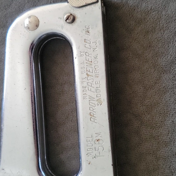 Arrow T50 Heavy Duty Staple Gun for Upholstery, Wood, Crafts, DIY - Picture 2 of 3